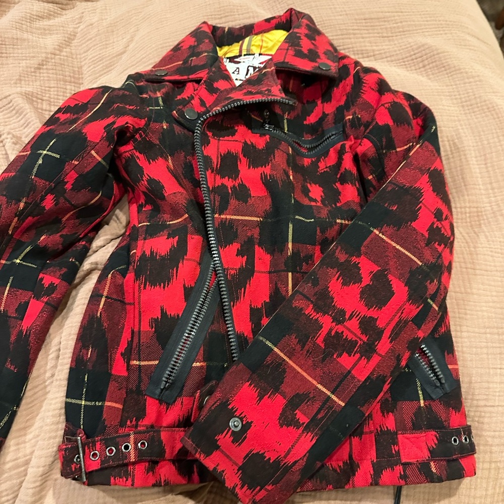 BURTON Stylish Red and Black Women's Ski/Snowboard Jacket